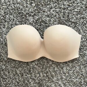 Body by Victoria Secret Lined Strapless Cream Bra Size 32DDD